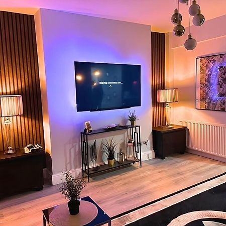 *Luxury 9Ine Lush Jacuzzi Apartment & Balcony* 버밍엄 외부 사진