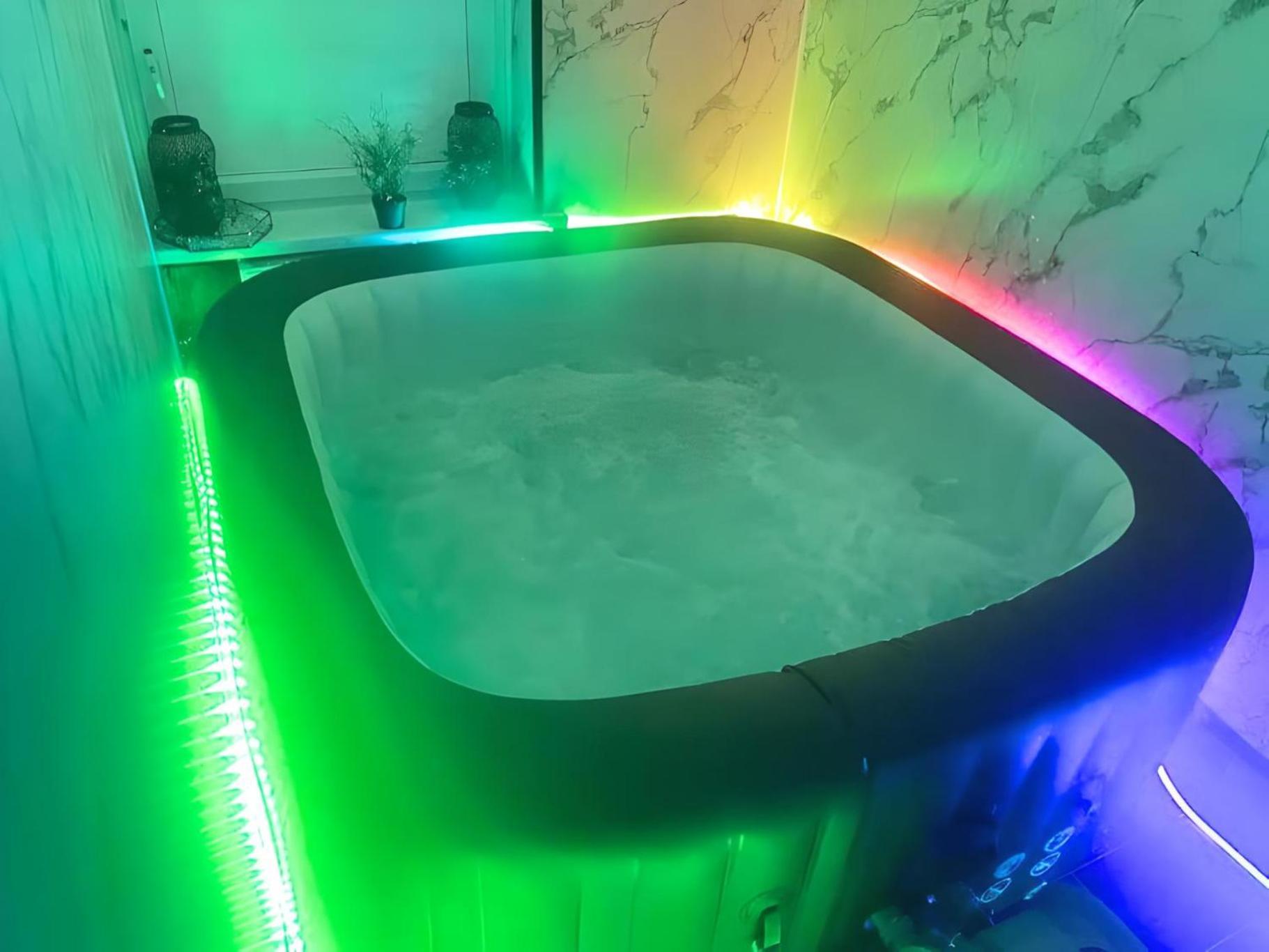 *Luxury 9Ine Lush Jacuzzi Apartment & Balcony* 버밍엄 외부 사진