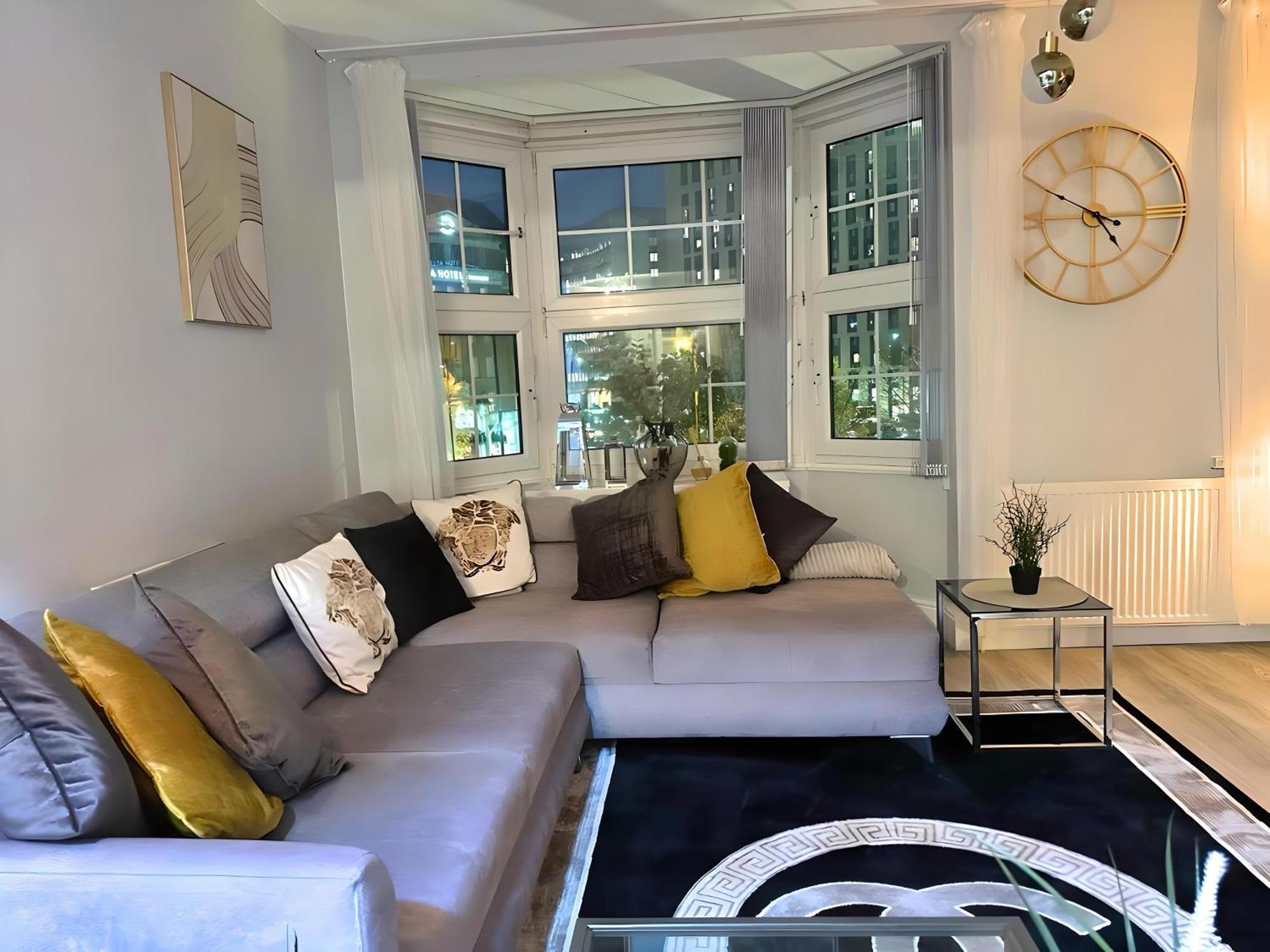 *Luxury 9Ine Lush Jacuzzi Apartment & Balcony* 버밍엄 외부 사진