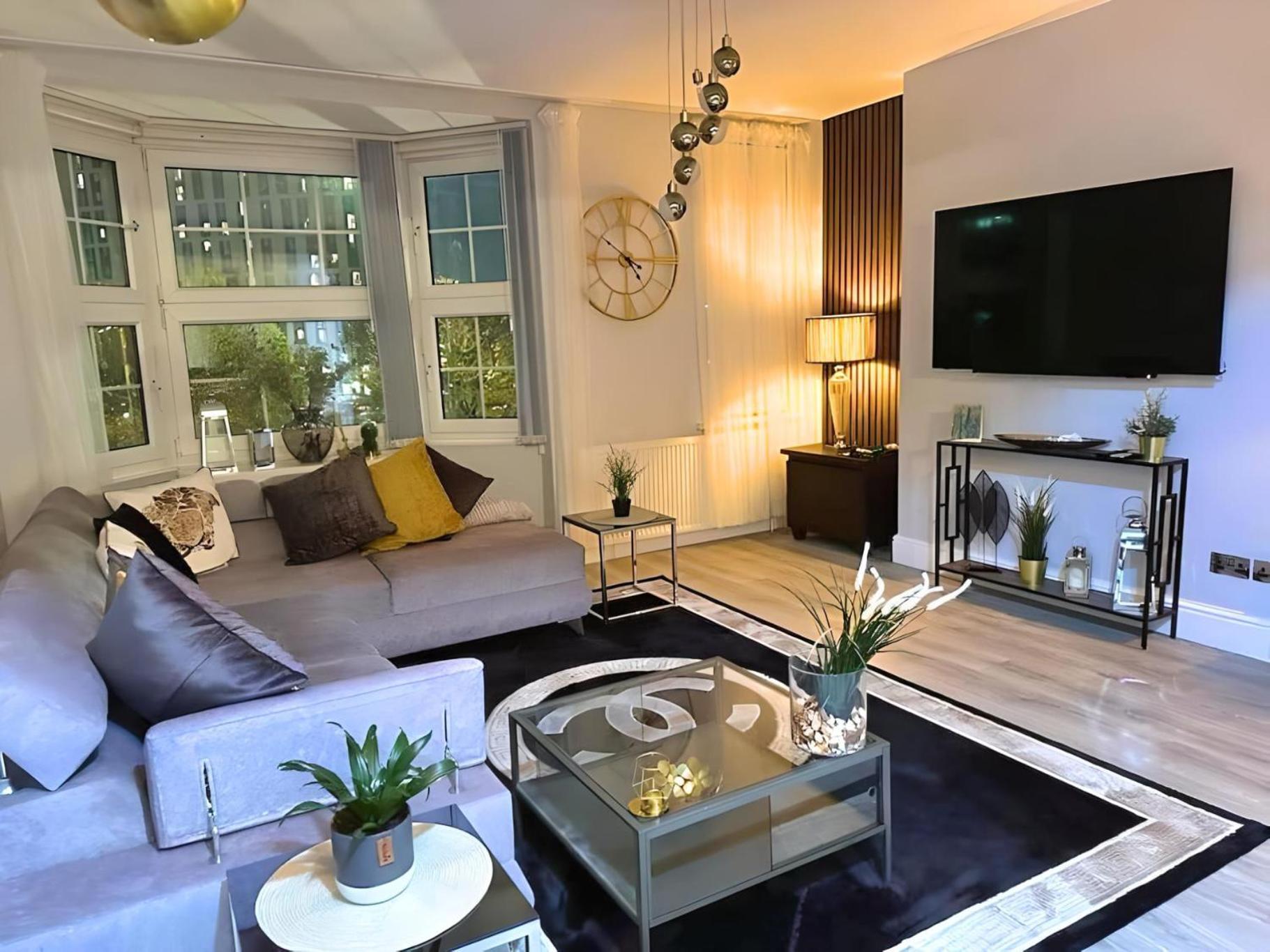 *Luxury 9Ine Lush Jacuzzi Apartment & Balcony* 버밍엄 외부 사진
