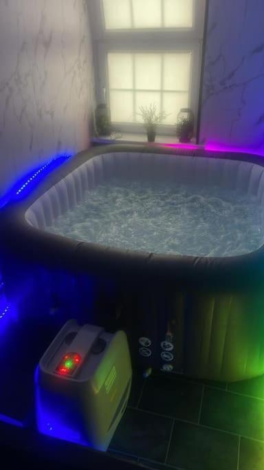 *Luxury 9Ine Lush Jacuzzi Apartment & Balcony* 버밍엄 외부 사진