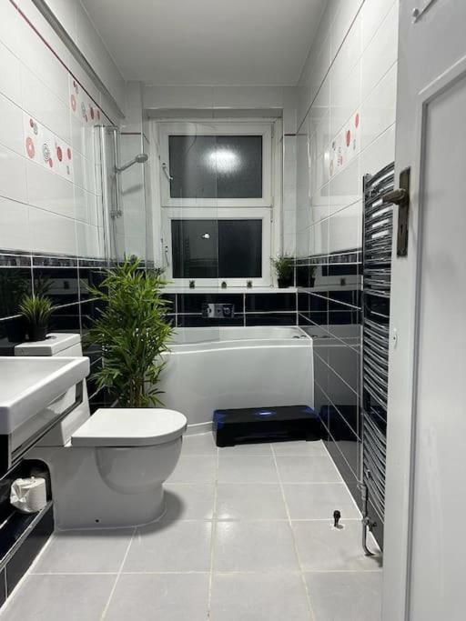 *Luxury 9Ine Lush Jacuzzi Apartment & Balcony* 버밍엄 외부 사진