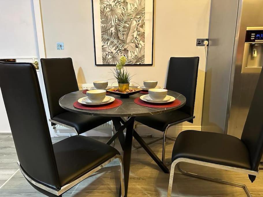 *Luxury 9Ine Lush Jacuzzi Apartment & Balcony* 버밍엄 외부 사진