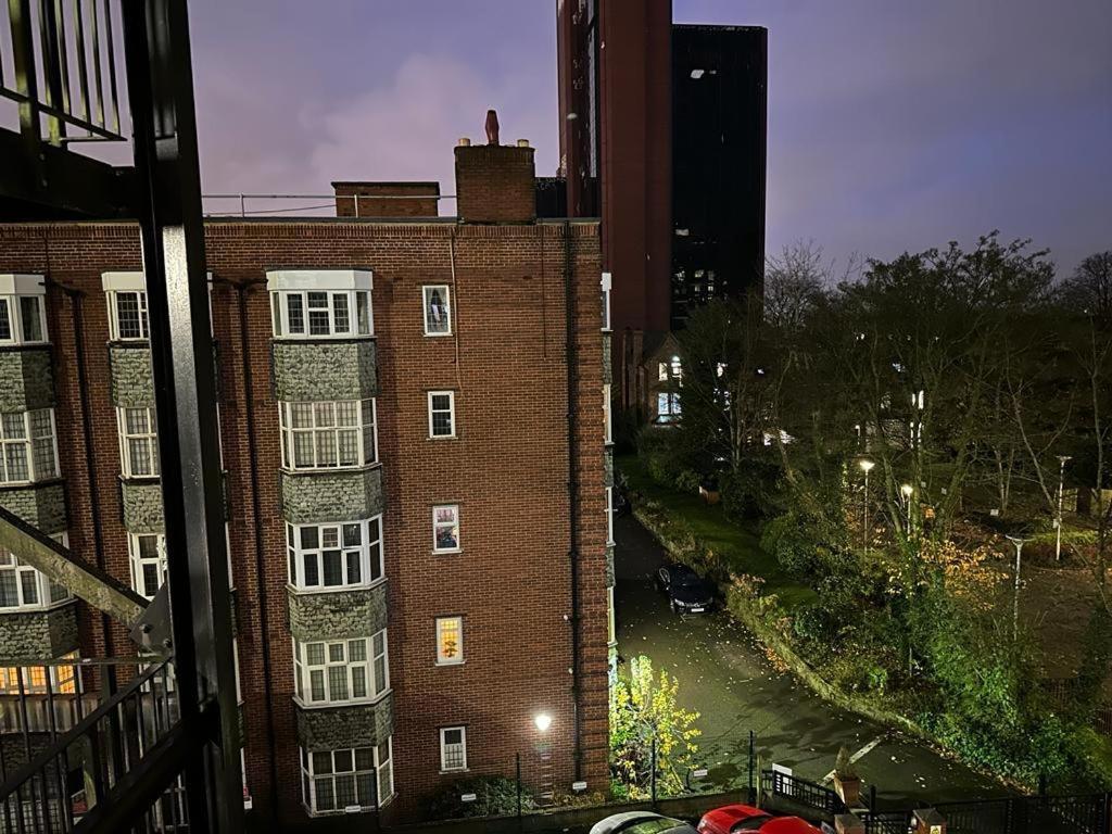 *Luxury 9Ine Lush Jacuzzi Apartment & Balcony* 버밍엄 외부 사진
